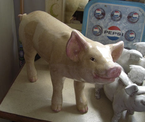 Porcelain Pig 'Babe' - Click Image to Close